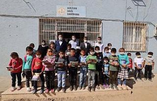 Kırsaldaki çocukların kitap eksiği gideriliyor