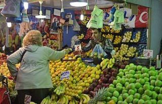 Kış meyveleri pazar tezgâhlarında sezona pahalı...