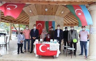 Kitabının gelirini Azerbaycan’a bağışladı