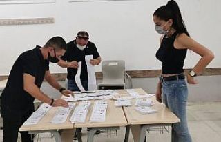 KKTC’de sandıklar açıldı