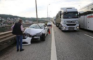 Kocaeli TEM’de 3 araç çarpıştı: 1 yaralı