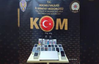 Kocaeli’de 26 adet gümrük kaçağı cep telefonu...