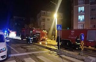 Kocaeli’de mobilya atölyesi yandı binada mahsur...