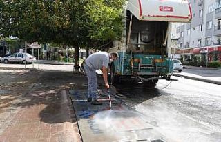 Konyaaltı’nda çöp konteynerleri dezenfekte edildi