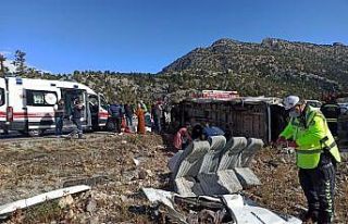 Konya’da minibüs devrildi: 12 yaralı