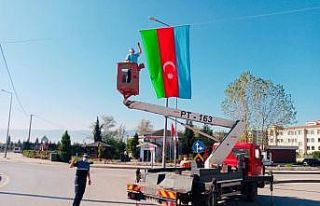 Körfez sokaklarında Azerbaycan bayrakları