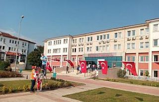 Körfez’de sokaklar ay-yıldızla süslendi