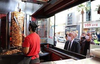 Koronaya meydan okuyan esnaf maskesiz yakalanınca...