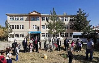 Köy okullarında 300 adet meşe palamudu ile 50 adet...