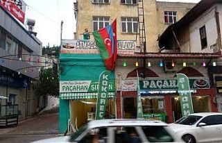 Kozanlı esnaftan Azerbaycan’a bayraklı destek