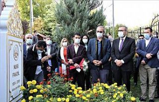Kudüs Şairi Nuri Pakdil mezarı başında anıldı