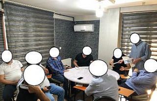 Kumar oynanan apart dairesinden 30 şahıs çıktı