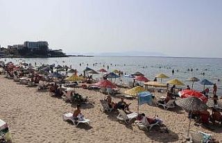 Kuşadası’nda Ekim’de plaj keyfi