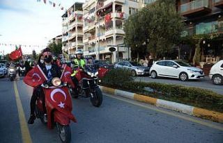 Kuşadası’nda konvoylu kutlama