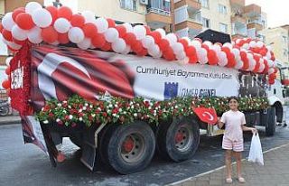 Kuşadası’ndaki Cumhuriyet coşkusu yağmur altında...