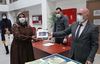 Kütahya’da 61 öğrenciye tablet