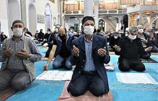 Kutlu gecede sevinç ve hüzün bir arada