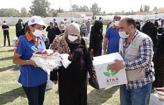 Kuveytli hayırseverlerden Suriye’ye 5 tır insani...