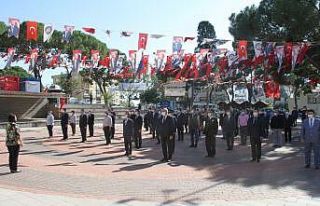Kuyucak’ta Atatürk anıtına çelenk sunuldu