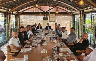 Maç öncesi dostluk yemeği