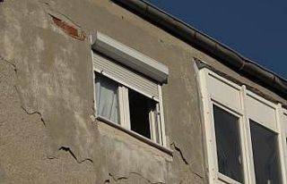 Madde bağımlısı genç 7. kattan düşerek hayatını...