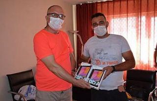 Maden işçileri köy okulu çocuklarına tablet bağışladı