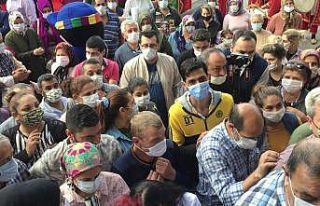 Mağaza açıldı, sosyal mesafe yine yok sayıldı