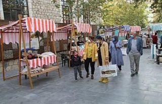Malatya’nın ilk ‘hanımeli pazarı’ açıldı