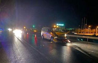 Manavgat’ta ticari taksiyle motosiklet çarpıştı:...