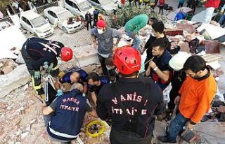 Manisa ekipleri deprem bölgesinde
