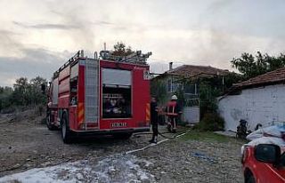 Manisa’da çiftlikte yangın çıktı 800 saman...