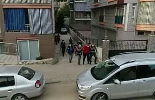Manisa’da suç örgütü aileye operasyon: 8 kişi...