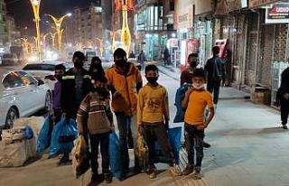 Mardinli hayırseverden Hakkarili çocuklara giyim...