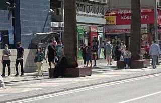 Maske ve sosyal mesafe kuralına uymayan 770 kişiye...