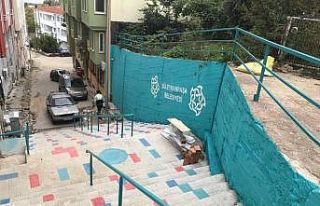 Merdivenler renkleniyor