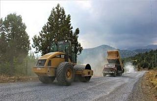 Mersin’de asfalt çalışmaları devam ediyor