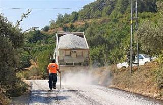 Mersin’de mahalle grup yolları asfaltlanıyor