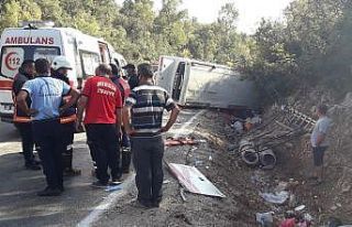 Mersin’deki tarım işçisi taşıyan midibüs kazasında...