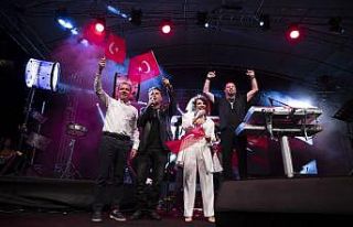 Mersinliler Cumhuriyet coşkusunu doyasıyla yaşadı
