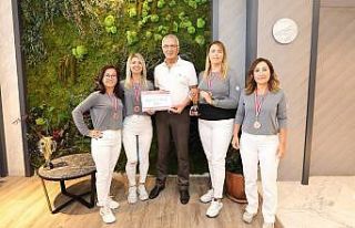 Mezitli Belediyesinin kadın tenisçileri Manavgat’tan...
