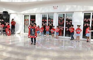 Mezitlili minikler cumhuriyet coşkusunu doyasıya...