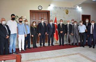 MHP Aydın İl yönetimi Kuşadası’nda ziyaretlerde...
