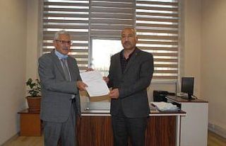 MHP Van İl Başkanı Güngöralp mazbatasını aldı