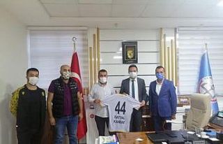 Milli Eğitim Müdürü Kanbay’a 44 numaralı forma