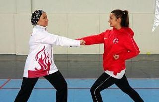 Milli sporcu olan anne ile kızı aynı fakültede...