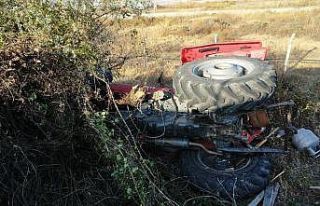 Minibüs, traktöre çarptı: 1 yaralı