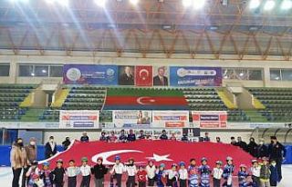 Minik short track sporcuları Cumhuriyet’in 97....