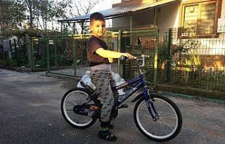 Minik Utku yeni bisikletine kavuştu