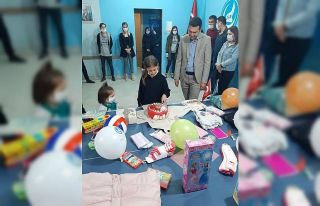 Minik Yağmur’un yüzü güldü