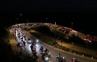 Mobil fener alayı Antalya’yı aydınlattı